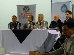  Autoridades de la Cupula policial, el intendente de Cipolletti cerrando el Congreso